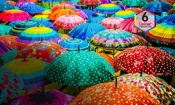 Tivi được trang bị độ phân giải Full HD cùng công nghệ Hexa Chroma Drive