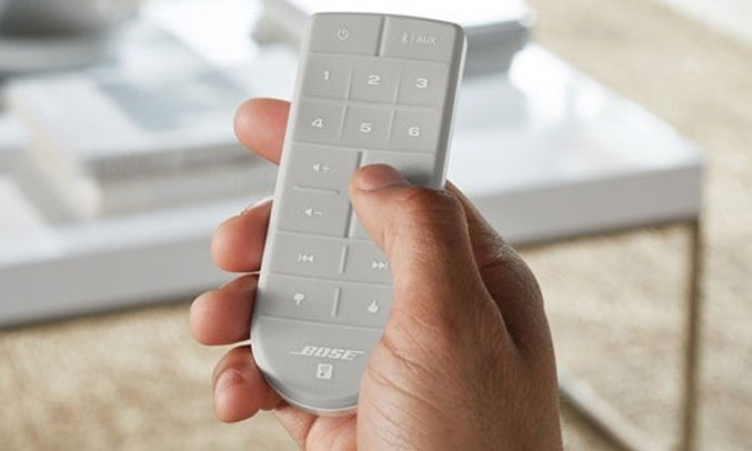 Loa Bose Soundtouch 10 được trang bị remote điều khiển tiện lợi