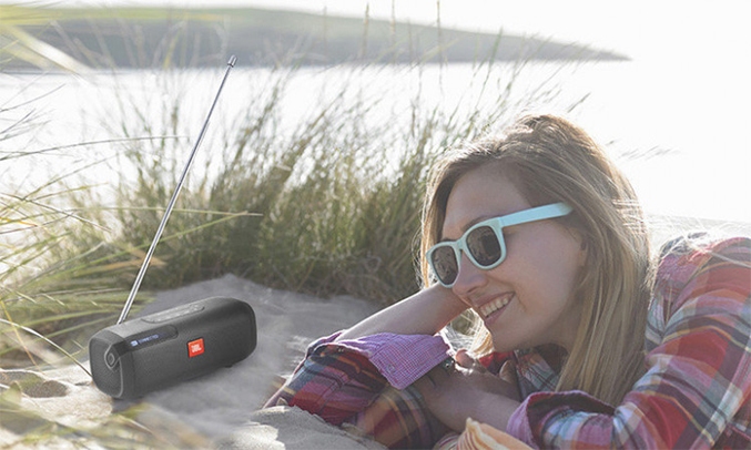 Loa di động JBL Tuner FM đen sở hữu thiết kế độc đáo