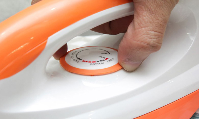 Bàn ủi khô Sunhouse SHDI1070 tùy chỉnh nhiệt độ dễ dàng