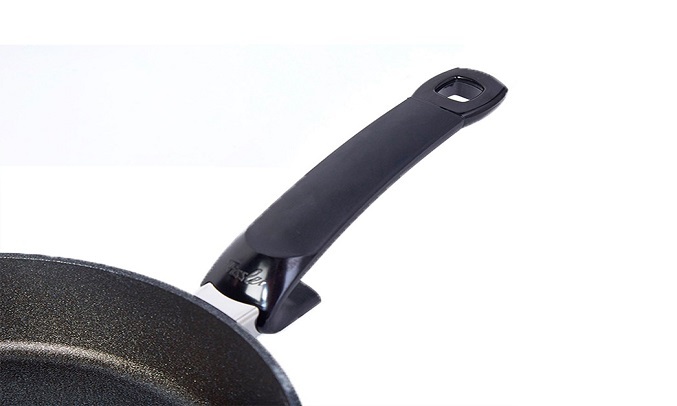 Chảo nhôm chống dính Fissler Adamant Premium 24 cm - Tay cầm cách nhiệt