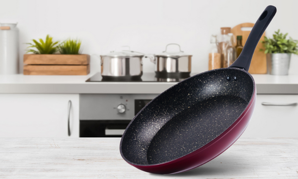 Chảo Sunhouse 24cm SFP24B được làm từ chất liệu hợp kim nhôm có lớp chống dính cao cấp