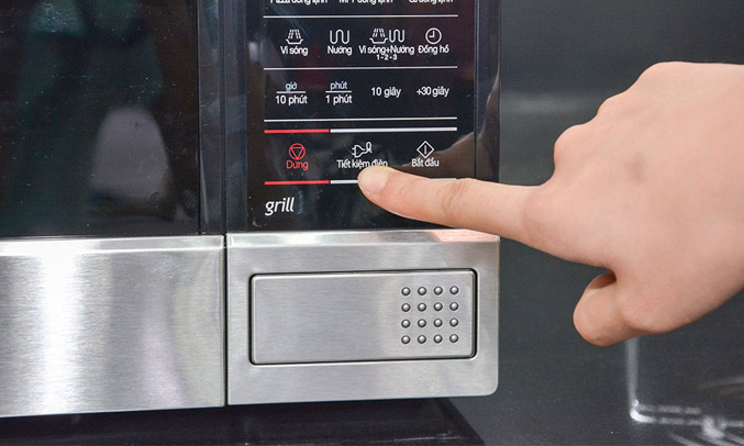 Lò vi sóng Samsung GE83DST-T1 nấu ăn tiện lợi