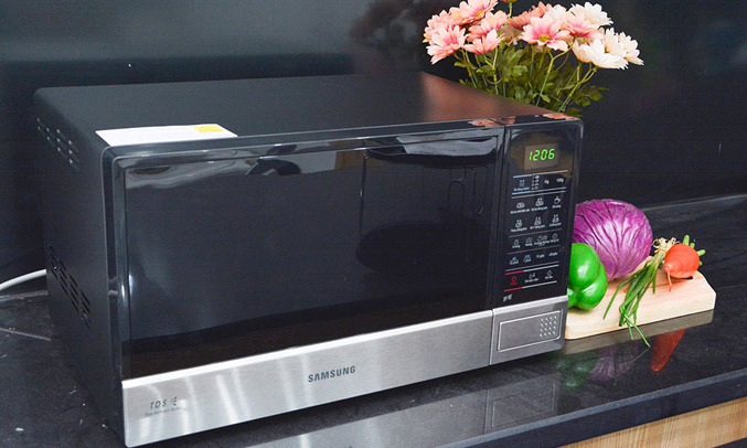 Lò vi sóng Samsung GE83DST-T1 đẹp mắt