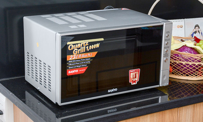 Lò vi sóng Sanyo EM-G3597VS đa chức năng