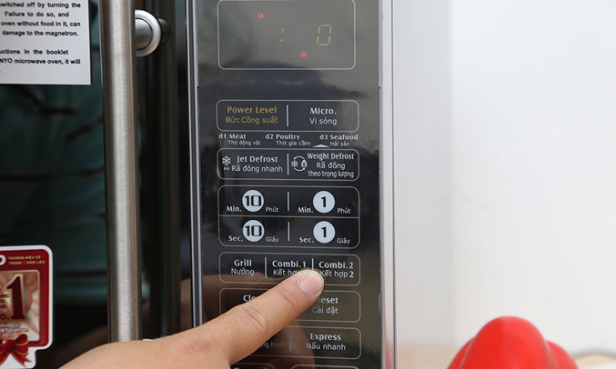 Lò vi sóng Sanyo EM-G3597VS đa chức năng