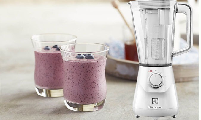 Máy xay sinh tố Electrolux EBR5304W mạnh mẽ