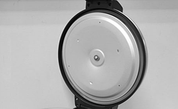 Nồi cơm điện Cuckoo CR-3021 hoạt động mạnh mẽ