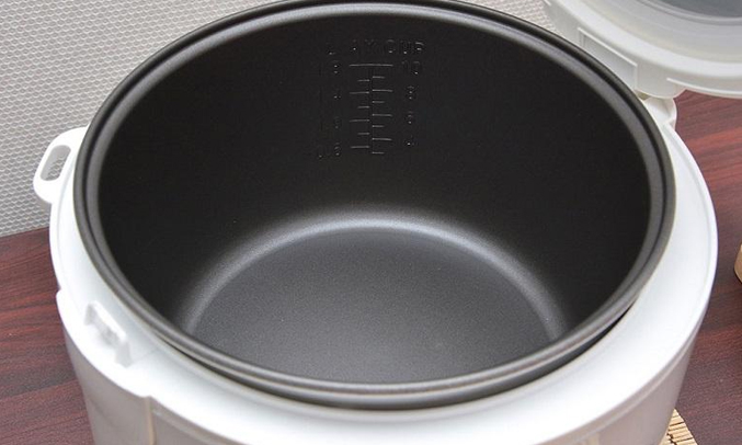 Nồi cơm điện Kangaroo KG-376NT lồng nồi chống dính hiệu quả