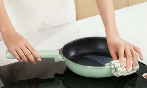 Chảo chống dính Elmich Hera II EL-5941GY - tay cầm cách nhiệt