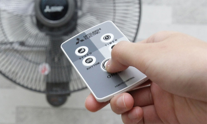 Quạt treo trường Mitsubishi W16-RT điều khiển từ xa