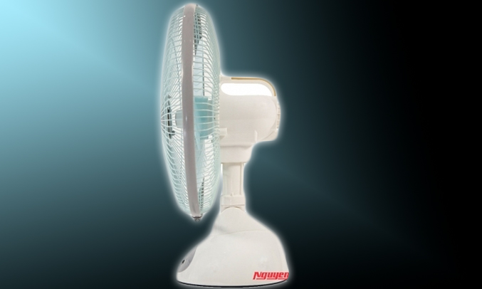 Quạt sạc Sunhouse SH712 sải cánh rộng