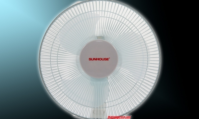 Quạt sạc Sunhouse SH712 cao cấp