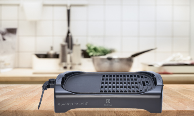Vỉ nướng điện Electrolux ETTG1-40BK - Khay hứng mỡ thừa tiện lợi