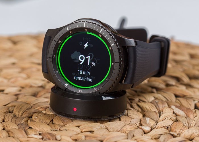 Sạc không dây nhanh chóng với Samsung Gear S3 Frontier