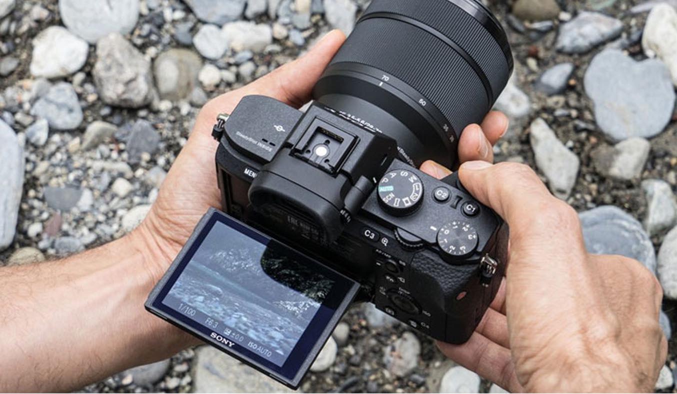 Máy ảnh Sony Alpha ILCE-72M2 ống kính AF Fast Hybrid tốc độ phản hồi cao