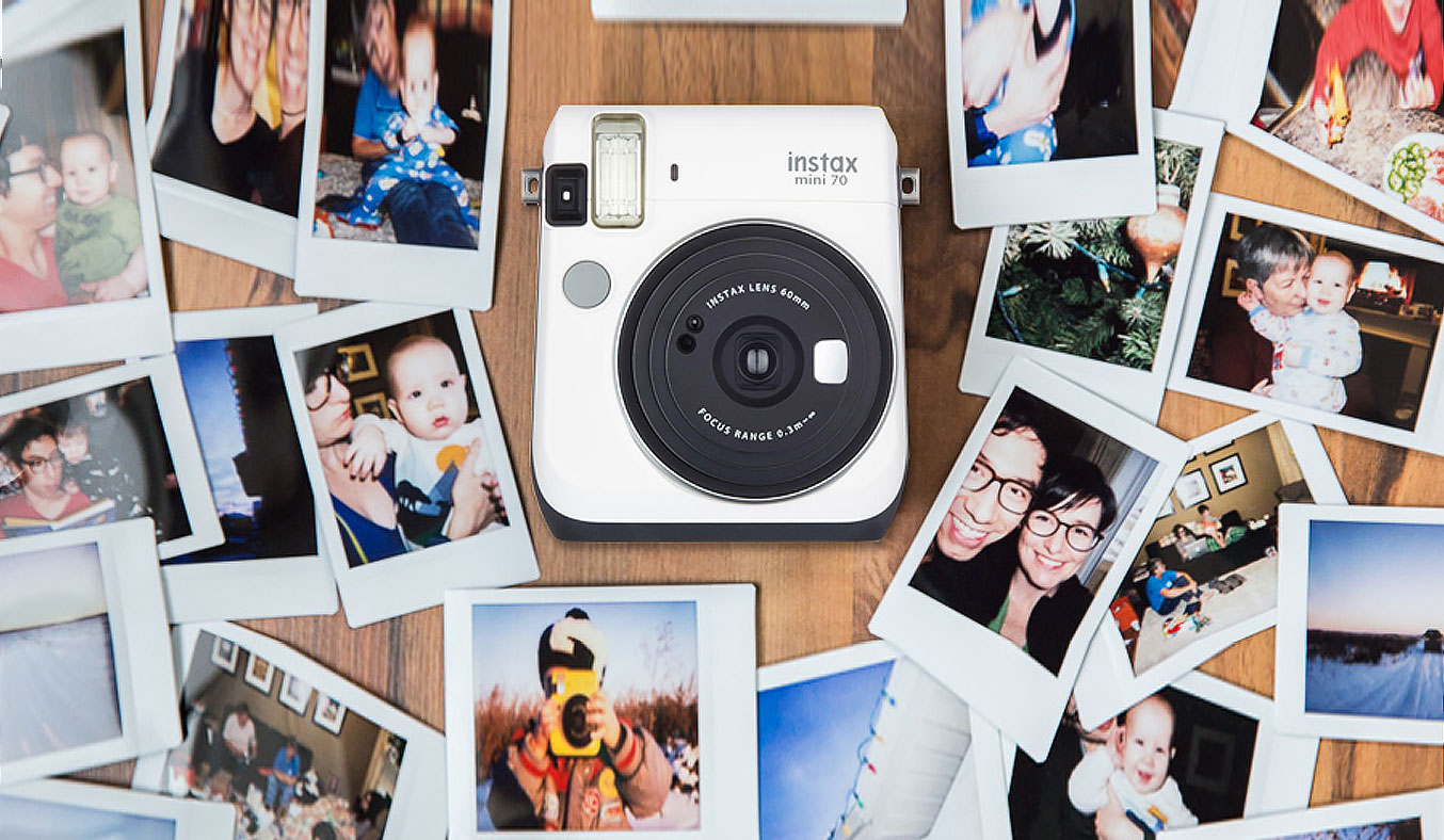 Máy chụp ảnh lấy liền Fuji Instax Mini 70 hiện đại, sang trọng