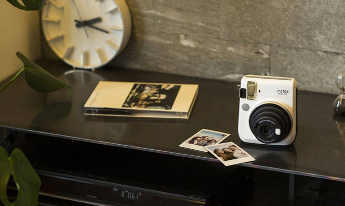 Máy chụp ảnh lấy liền Fuji Instax Mini 70 ít nhoè, mờ