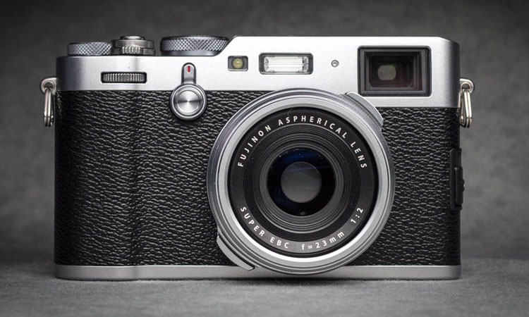 Máy ảnh Fujifilm FX-X100F gọn nhẹ, tiện dụng
