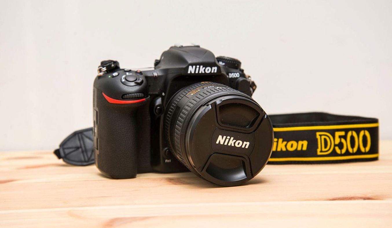 Máy ảnh Nikon D500 chụp ảnh chuyên nghiệp