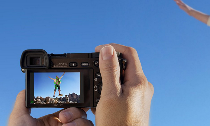 Máy ảnh chuyên nghiệp Sony Alpha 6000 dải iso rộng