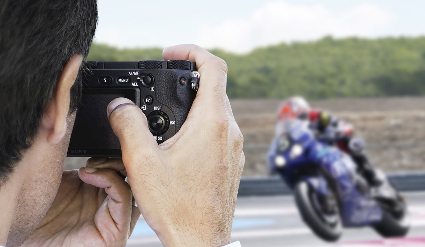 Máy ảnh Sony DSC-W830 có kiểu dáng hiện đại