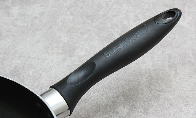 Chảo Sunhouse SHM-24 tiện lợi