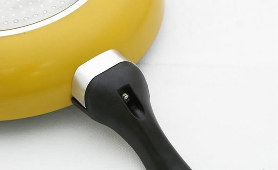 Chảo chống d&iacute;nh bếp từ Fivestar 28cm NSF28-IH c&oacute; thiết kế tiện lợi