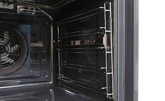Lò nướng âm Electrolux EOB3434BOX có khoang lò tráng men, dễ chùi rửa