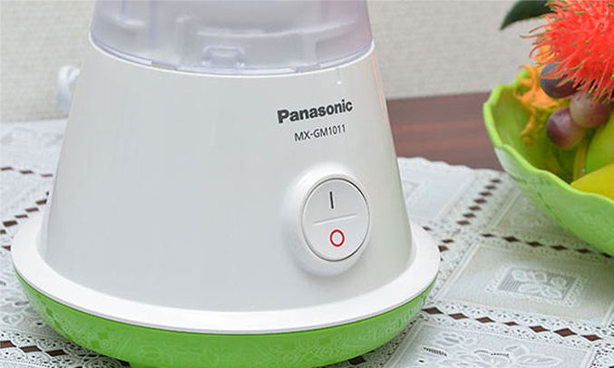 Máy xay sinh tố Panasonic MX-GM1011GRA có 1 nút bấm