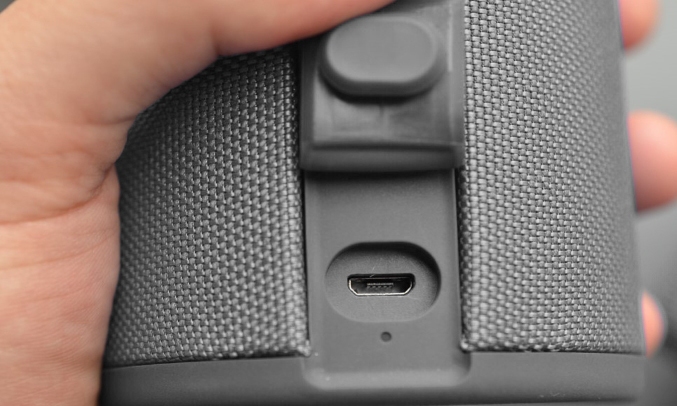 Loa Bluetooth Logitech Boom 3 Black - Tính năng sạc không dây bằng dock sạc Power Up