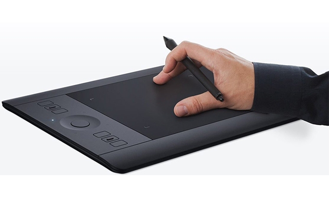 Bảng vẽ điện tử Wacom Intuous PTH-451/K1-CX được thiết kế hiện đại