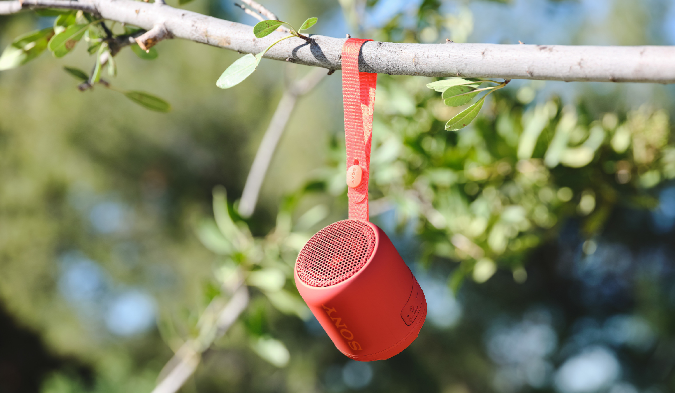 Loa bluetooth Sony SRS-XB12 Đỏ - Thiết kế nhỏ gọn