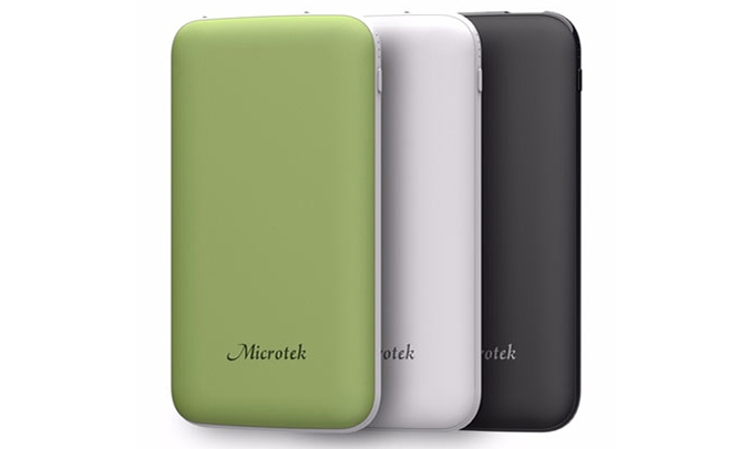 Pin sạc Microtek MT-1203 (đen) có kích thước thật nhỏ gọn