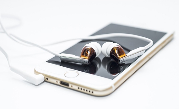 Tai nghe Sennheiser CX5.00I trang bị nút điều khiển