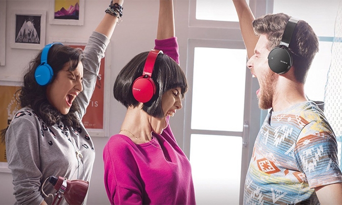 Tai nghe Sony MDRXB650BT đỏ kiểu dáng gọn gàng