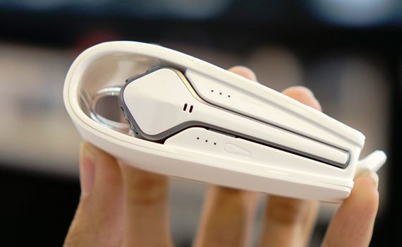 Tai nghe Bluetooth Plantronics Voyager Edge vàng trắng điều khiển thông minh