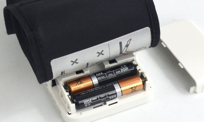 Máy đo huyết áp bắp tay Omron HEM-6131 lưu giữ nhiều kết quả