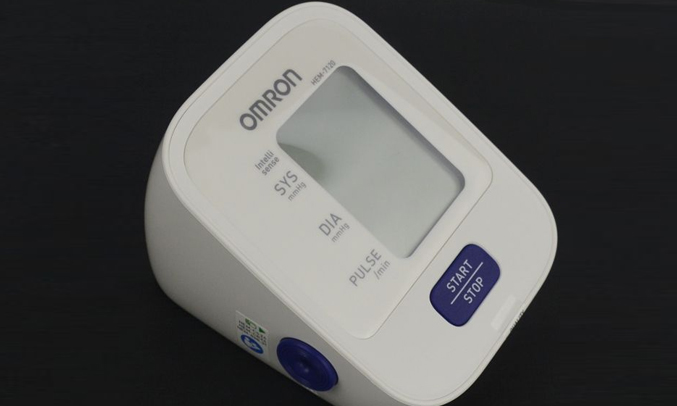 Máy đo huyết áp bắp tay Omron HEM-7120 đo chinh xác hơn