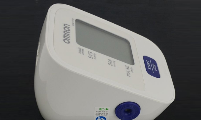 Máy đo huyết áp bắp tay Omron HEM-7120 bơm xả tự động