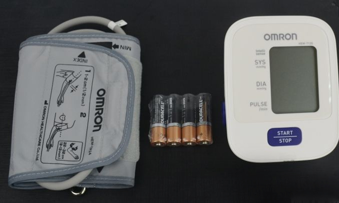Máy đo huyết áp bắp tay Omron HEM-7120 nhỏ gọn