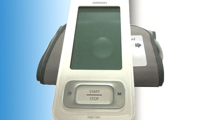 Máy đo huyết áp bắp tay Omron HEM bơm xả tự động