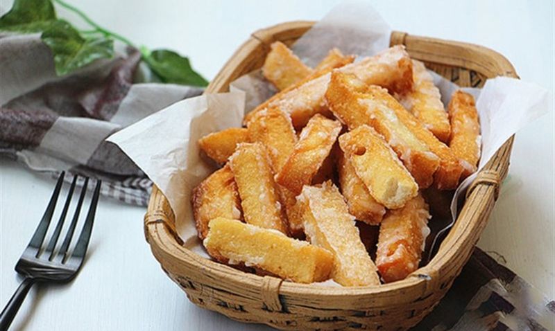 Bánh mì ngào đường là một trong những món ăn vặt dễ làm tại nhà