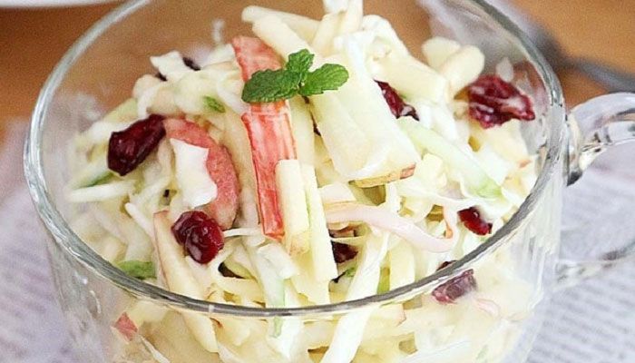 Thế là món salad bắp cải chua ngọt đầy chất dinh dưỡng và ngon miệng đã hoàn thành rồi. Bạn có thể ăn ngay hay cho vào ngăn mát tủ lạnh 2 tiếng để món ăn ngon hơn.