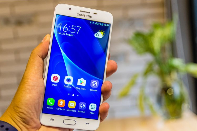 Điện thoại Samsung Galaxy J7 Prime hiệu năng xử l&yacute; tốt