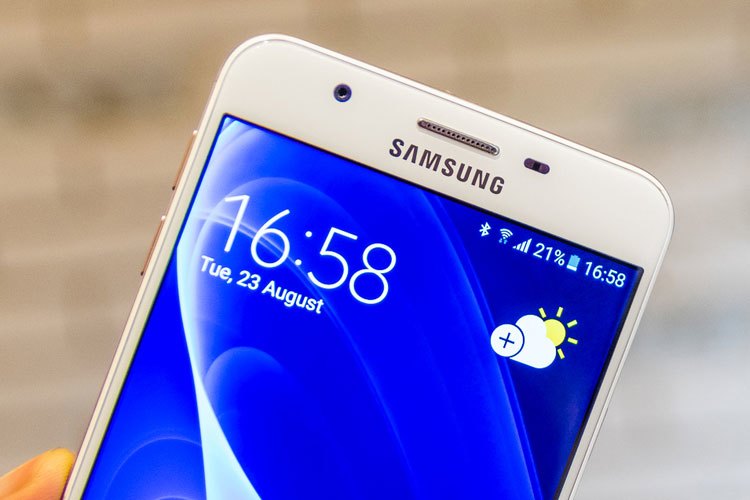 Chụp ảnh selfie lung linh c&ugrave;ng điện thoại Samsung Galaxy J7 Prime