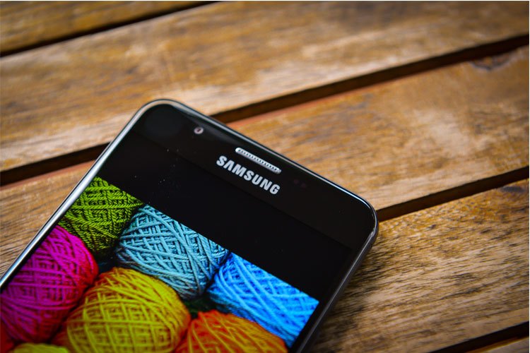 Chụp ảnh selfie lung linh c&ugrave;ng điện thoại Samsung Galaxy J7 Prime