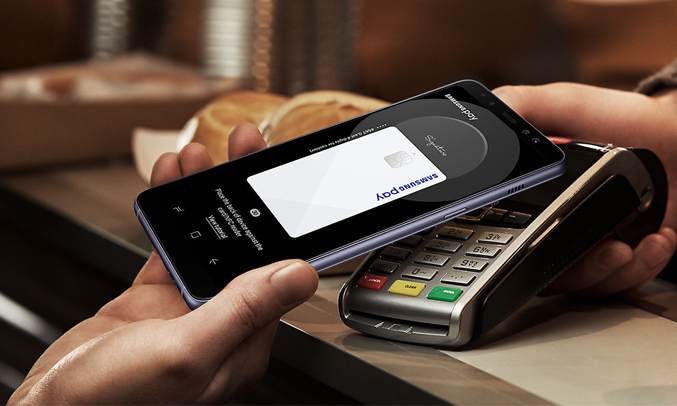 Samsung Galaxy A8+ 2018 đen thanh toán điện tử