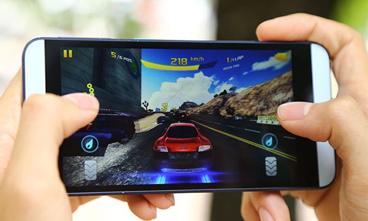 Điện thoại HTC Desire 630 Dual Sim màu xanh chạy mượt mà trên hệ điều hành Adroid 6.0