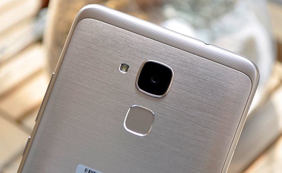 Điện thoại Huawei GR5 mini màu bạc chụp ảnh selfie đẹp